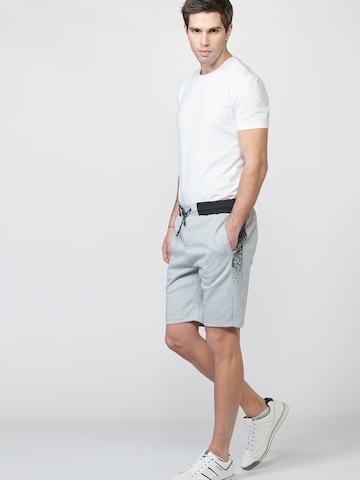 KOROSHI Regular Trousers in Grey