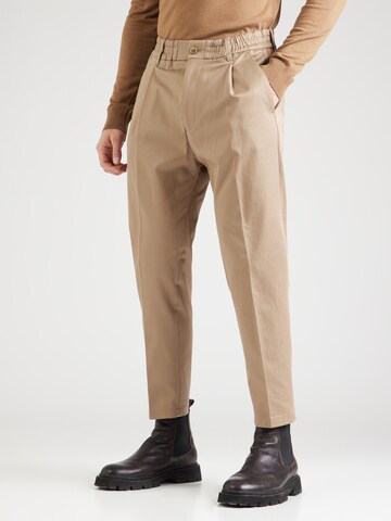 regular Pantaloni con pieghe 'Chasy' di DRYKORN in marrone: frontale