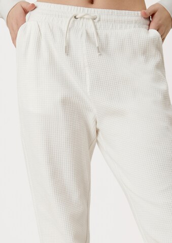 QS Tapered Pants in White