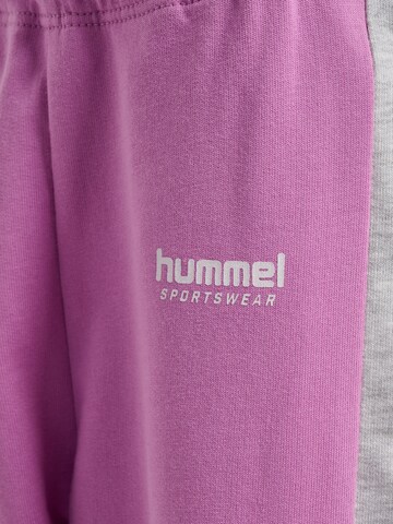 Hummel Loosefit Broek in Lila