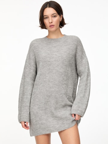 Robes en maille Pull&Bear en gris : devant