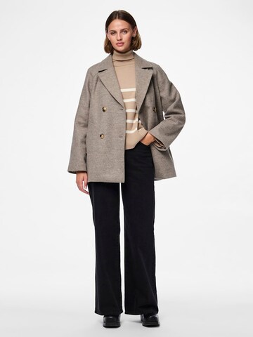 Cappotto di mezza stagione 'PCMarbel' di PIECES in grigio