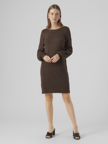 Robes en maille 'LEFILE' VERO MODA en marron