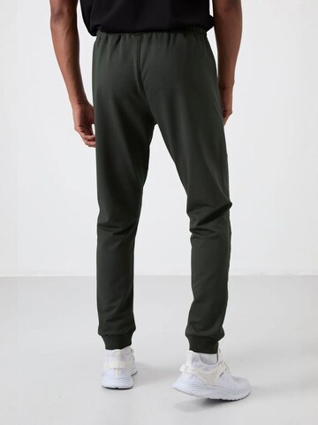 Tommy Life Regular Trousers in Green