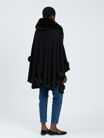 Influencer Cape in Black