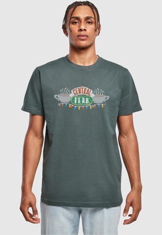 ABSOLUTE CULT Shirt 'Friends - Central Perk Christmas Lights' in Groen: voorkant