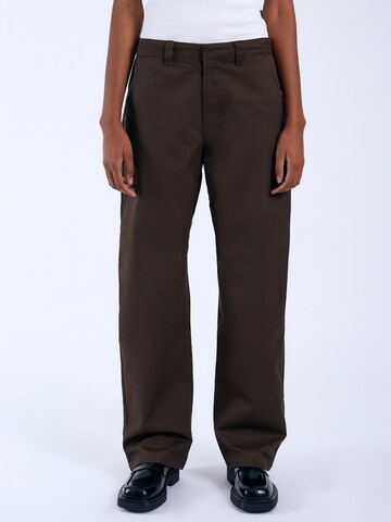 Dr. Denim Loose fit Pants 'Hill' in Brown: front