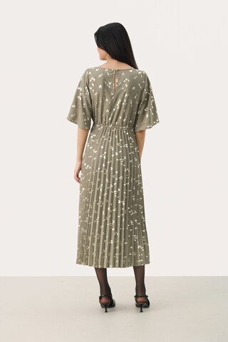 Robe 'SarafinaPW' Part Two en gris