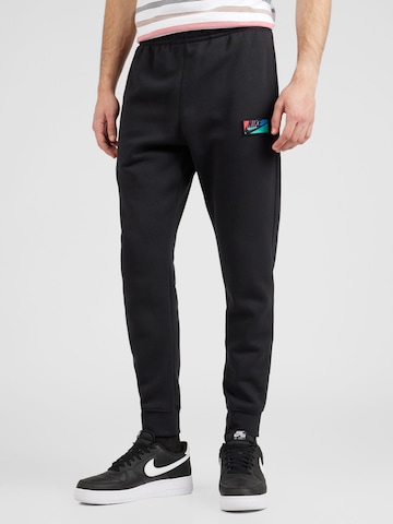 Effilé Pantalon 'CLUB' Nike Sportswear en noir : devant