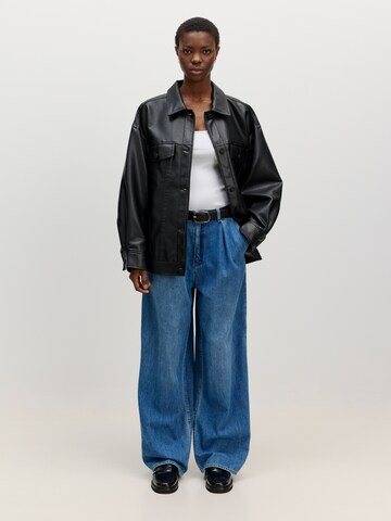 EDITED Wide Leg Jeans 'Juno' i blå