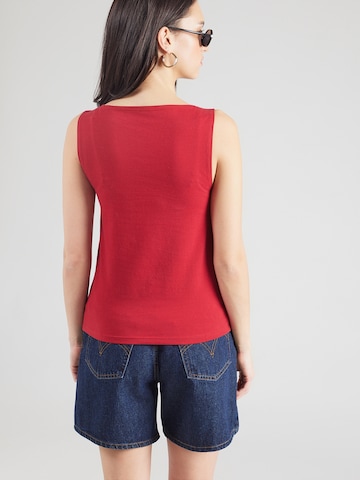 GAP Τοπ σε κόκκινο