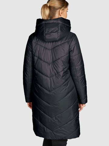 Navigazione Winter Coat in Black