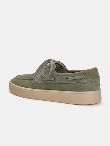 Pantofi cu șireturi de la Pull&Bear pe verde