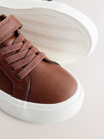 Baskets Next en marron