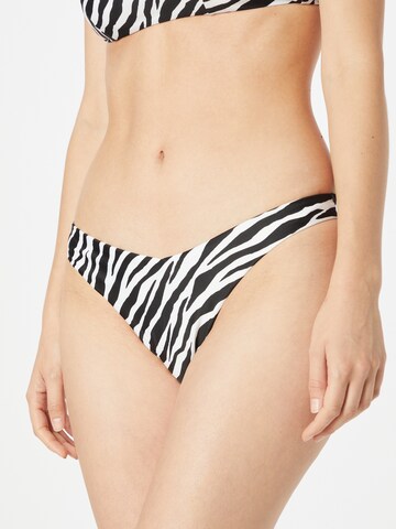 hunkemöller x NA-KD Bikini hlačke 'Zebra' | bela barva: sprednja stran