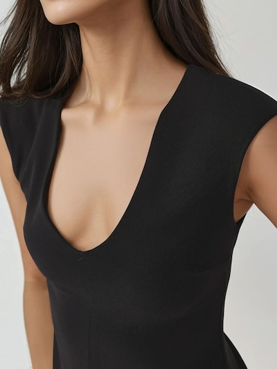 Busem Vestido em preto, Vista do artigo