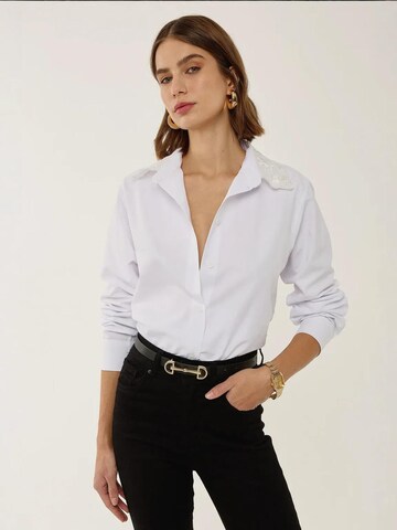 Hiccup Bluse in Weiß: Vorderseite