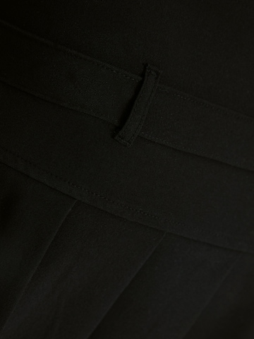 Bershka Krilo | črna barva