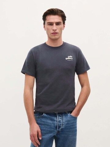 T-Shirt 'Cafe Gallery' Scalpers en gris