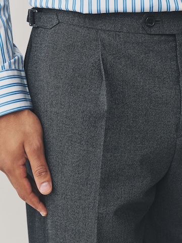 Next Обычный Плиссированные брюки в Серый