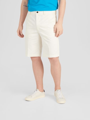 HUGO Red - Regular Calças chino 'Darik' em branco: frente