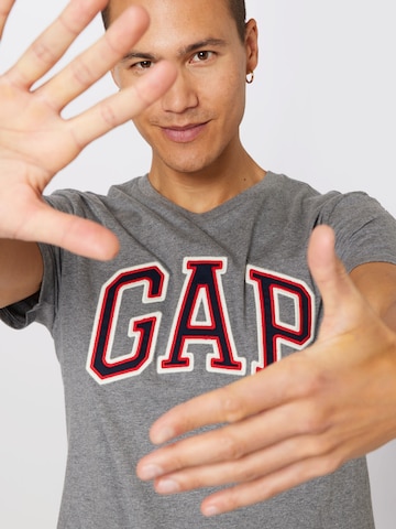 GAP Regular Fit T-Shirt 'BAS' in Grau