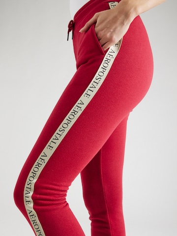 Coupe slim Pantalon AÉROPOSTALE en rouge