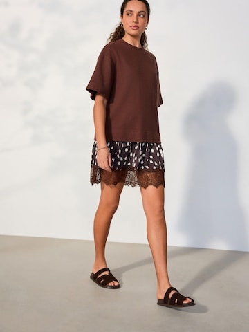 Robes en maille Next en marron : devant
