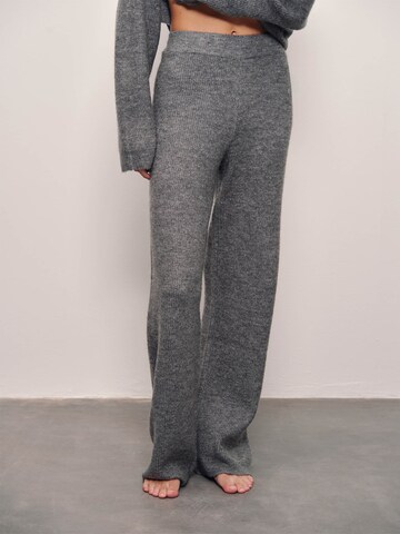 Loosefit Pantaloni di RÆRE by Lorena Rae in grigio: frontale