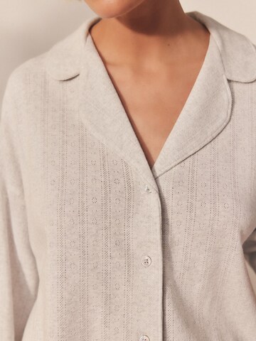 Pijama de la Next pe gri