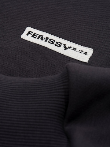 FEMSSY Sweatshirt i grå