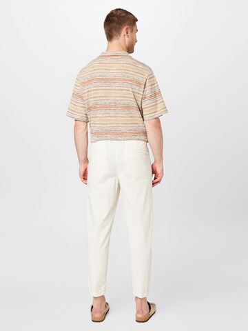 Redefined Rebel Конический (Tapered) Брюки со складками 'Emir' в Белый