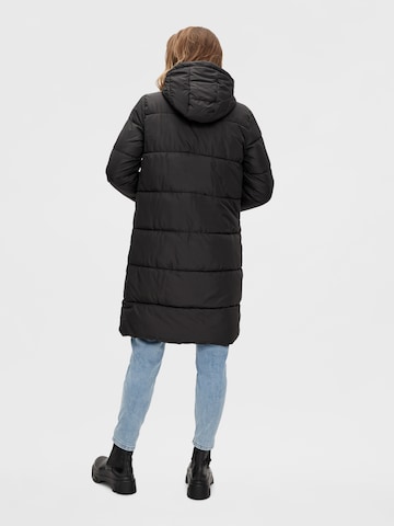 PIECES Winter coat 'Bee' in Black