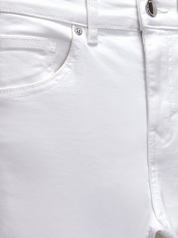 Pull&Bear Slimfit Jeansy w kolorze biały