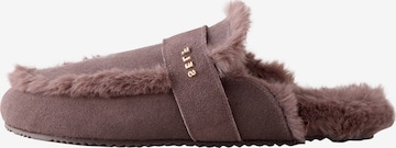 Pantoufle self. en marron : devant