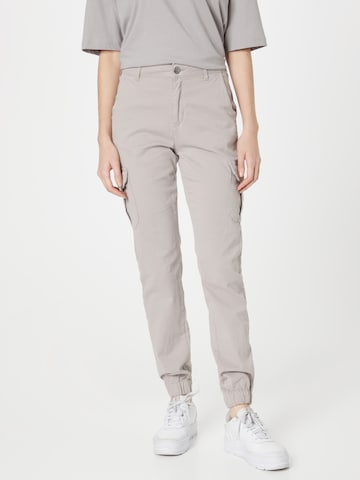 Urban Classics Tapered Cargo Pants in Grey: front