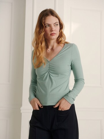 Guido Maria Kretschmer Women Shirt 'Jasmina' in Groen: voorkant