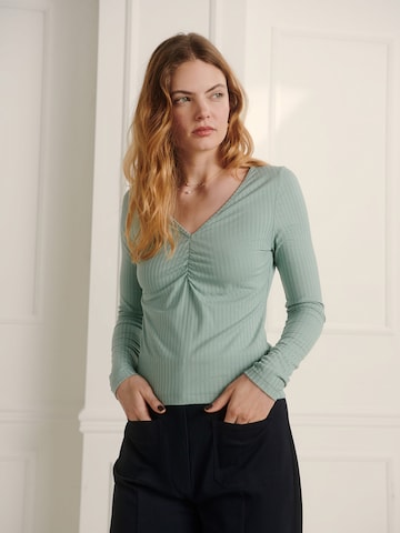 Guido Maria Kretschmer Women Shirt 'Jasmina' in Green: front