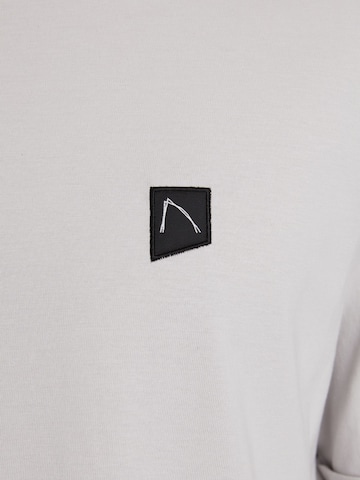 CHASIN' T-Shirt 'Bro' in Grau