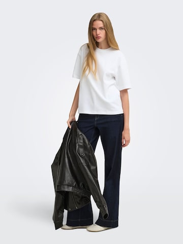 T-shirt 'ONLSUPERIOR' ONLY en blanc