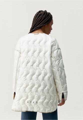 Veste mi-saison 'Yasu' Born Living Yoga en beige