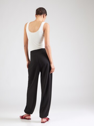 ABOUT YOU Tapered Veckad byxa 'Zaylee' i svart