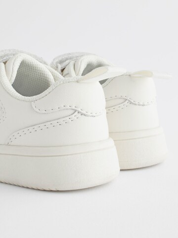 Baskets Next en blanc