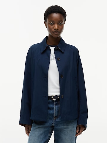 TOMMY HILFIGER Демисезонная куртка в Синий: спереди