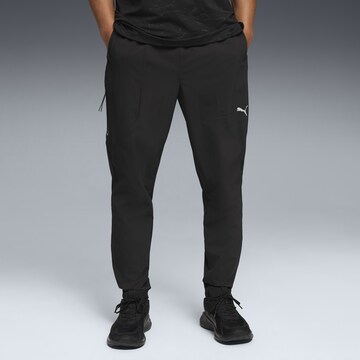 Effilé Pantalon de sport PUMA en noir : devant