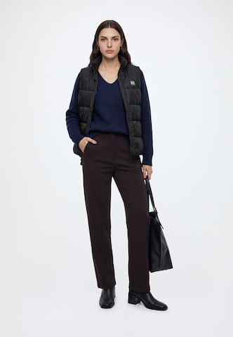 GAP Vest in Black
