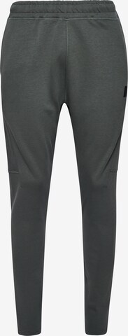 Effilé Pantalon de sport Superdry en gris : devant