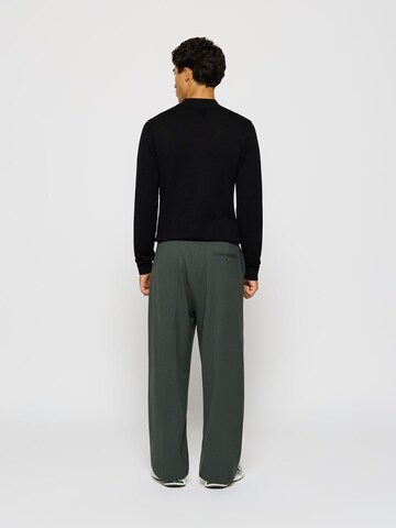 Burocs Loose fit Pleat-Front Pants in Grey