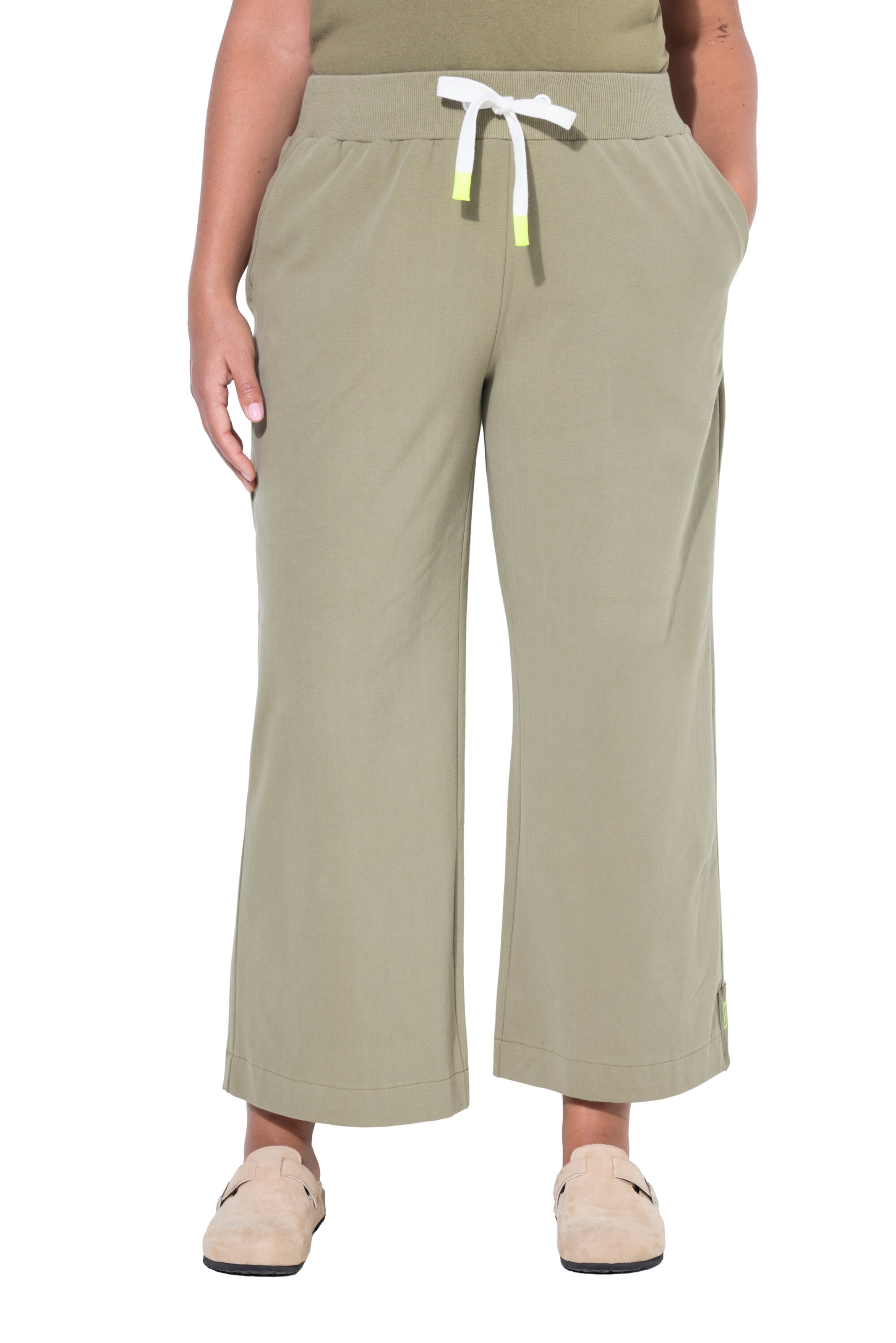 LAURASØN Wide leg Trousers in Green: front