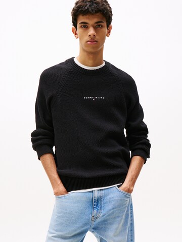 Tommy Jeans Sweater in Black: front